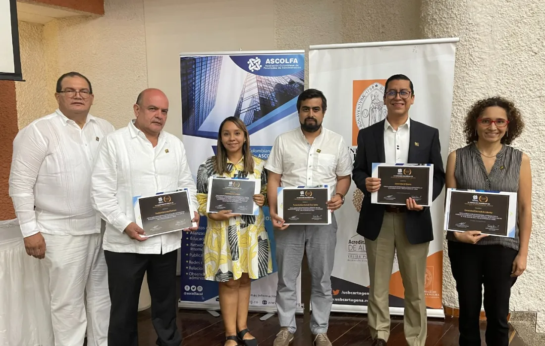 Facultad de Ciencias Económicas y Administrativas recibió reconocimiento de Ascolfa Facultad de Ciencias Económicas y Administrativas recibió reconocimiento de Ascolfa