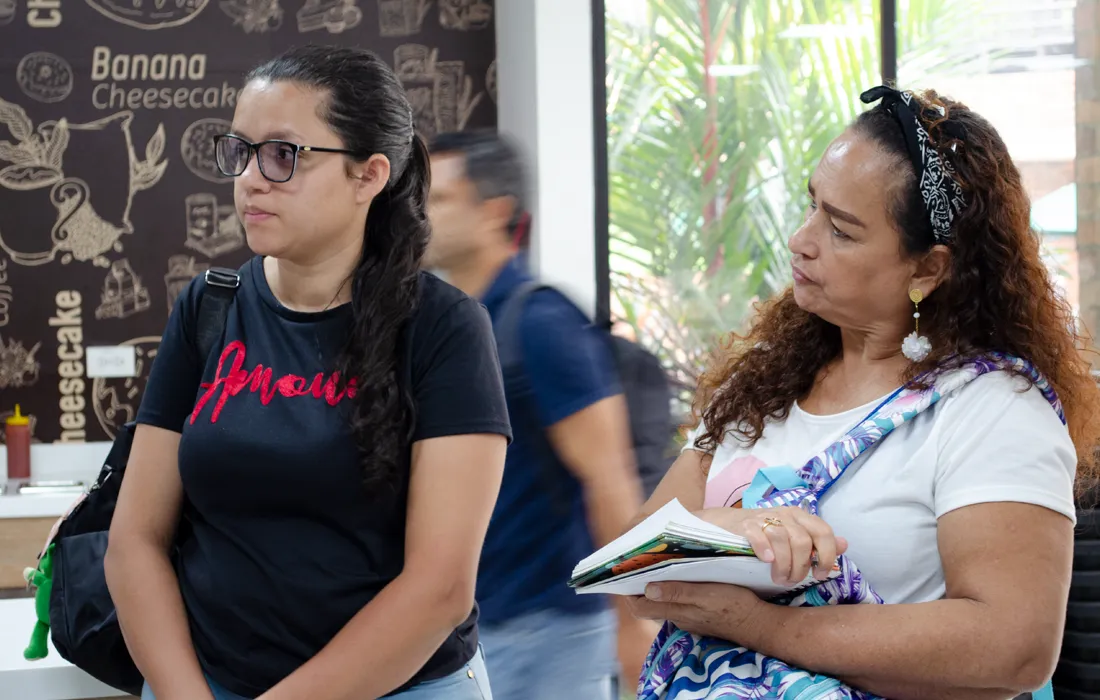 Emprendedoras y lideresas de la Comuna 18 recibieron capacitación en el Laboratorio de Mercadeo y Logística