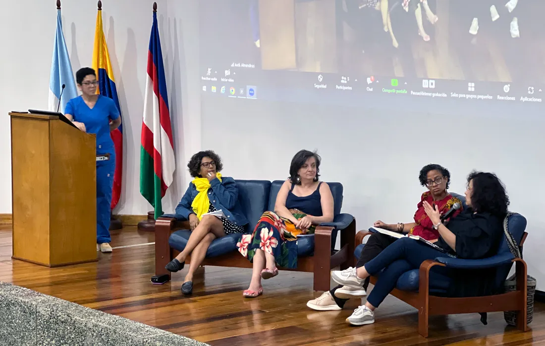 Flor Emilce Cely habló sobre su libro Mujeres, poder y conocimiento durante conversatorio Flor Emilce Cely habló sobre su libro Mujeres, poder y conocimiento durante conversatorio