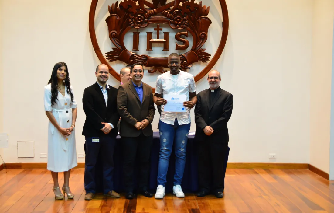 Javeriana Cali graduó a estudiantes de escuelas públicas que se formaron en tecnologías de la información Javeriana Cali graduó a estudiantes de escuelas públicas que se formaron en tecnologías de la información