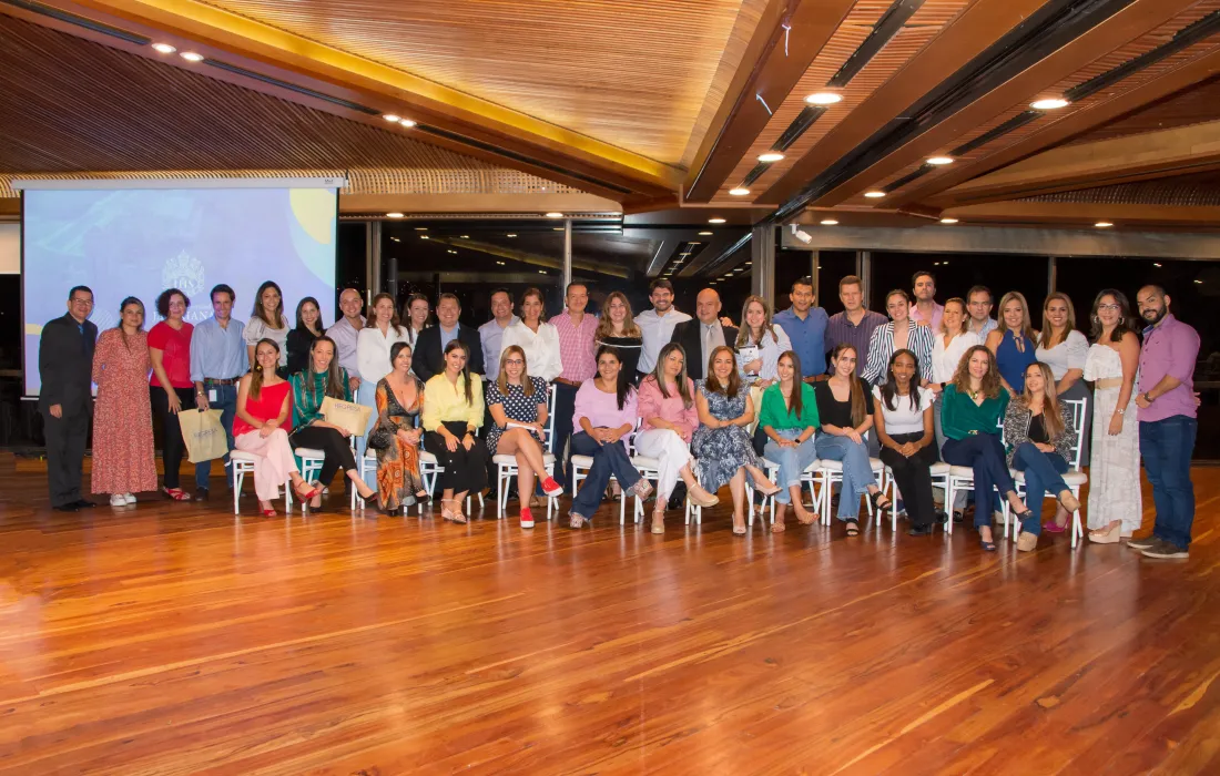 Encuentro de Egresados de Pregrado de la Facultad de Ciencias Económicas y Administrativas Encuentro de Egresados de Pregrado de la Facultad de Ciencias Económicas y Administrativas