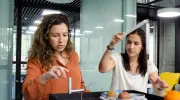 Estudiante de Ingeniería Mecánica diseñaron juegos interactivos para explicar un principio físico a menores de edad Estudiante de Ingeniería Mecánica diseñaron juegos interactivos para explicar un principio físico a menores de edad
