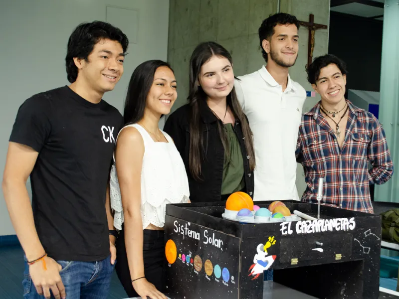 Estudiante de Ingeniería Mecánica diseñaron juegos interactivos para explicar un principio físico a menores de edad Estudiante de Ingeniería Mecánica diseñaron juegos interactivos para explicar un principio físico a menores de edad
