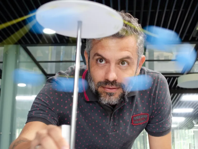 Estudiante de Ingeniería Mecánica diseñaron juegos interactivos para explicar un principio físico a menores de edad Estudiante de Ingeniería Mecánica diseñaron juegos interactivos para explicar un principio físico a menores de edad