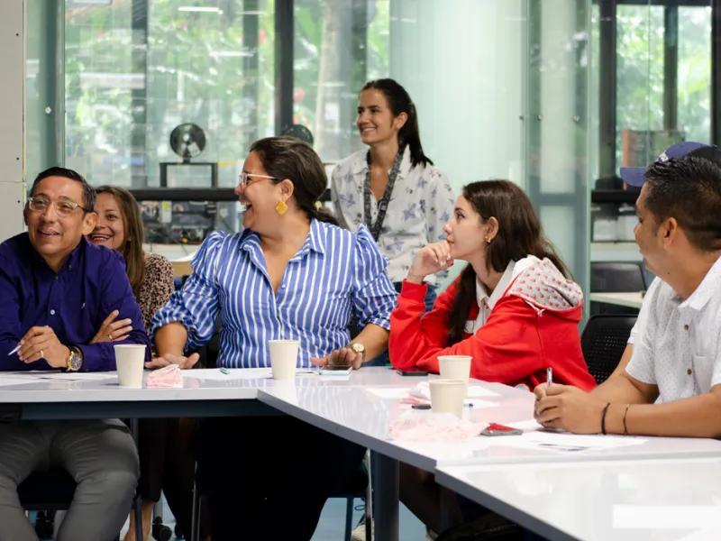 Hackaton, una experiencia de innovación colaborativa con empresas que le apuesta a metodologías de enseñanza de clase mundial Hackaton, una experiencia de innovación colaborativa con empresas que le apuesta a metodologías de enseñanza de clase mundial