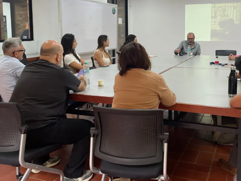 Profesores de la Javeriana Cali en charla con Luis Müller 