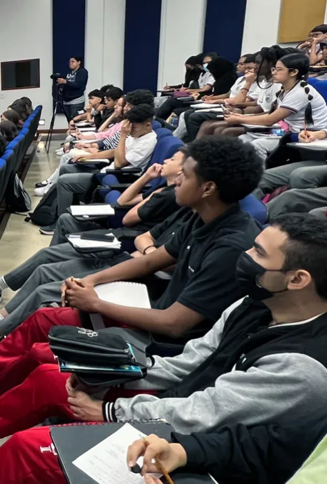 Masiva participación en la Jornada Colegial de Matemáticas Aplicadas